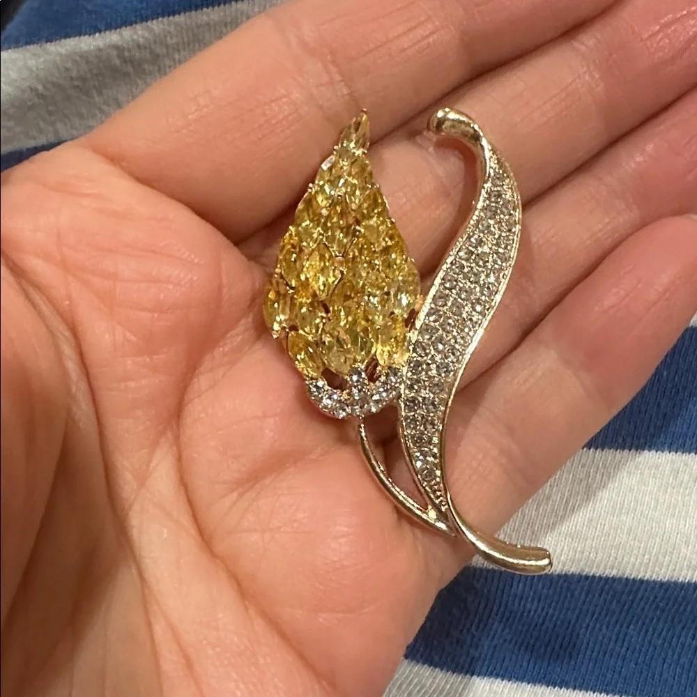 Elegant Gold-Tone Yellow Crystal Leaf Brooch - Women Jewelry